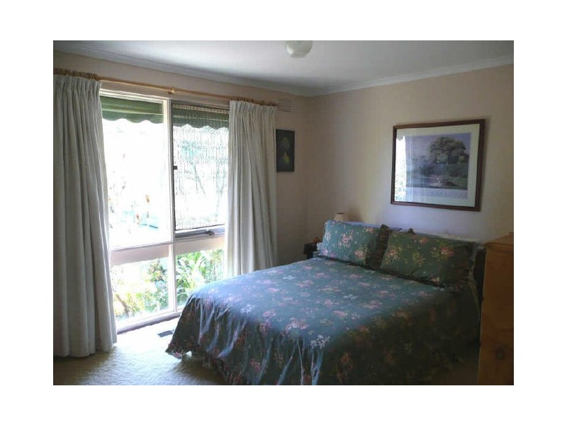 13 Eastwood Crescent, Mooroolbark VIC 3138
