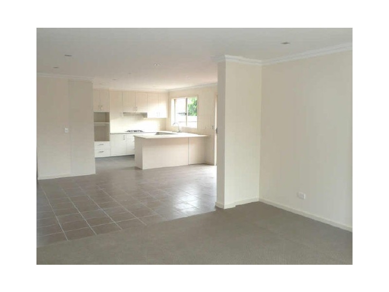 2/9 Jillian Street, Mooroolbark VIC 3138