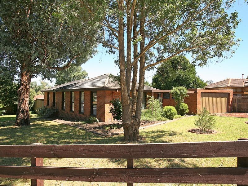 1 Wyuna Walk, Mooroolbark VIC 3138