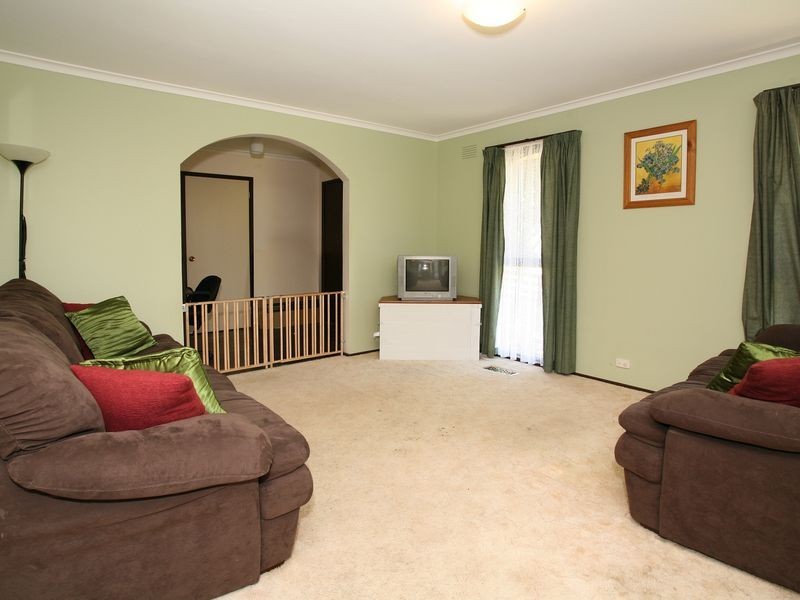 1 Wyuna Walk, Mooroolbark VIC 3138