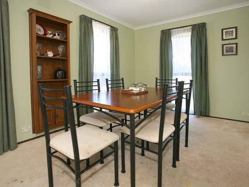 1 Wyuna Walk, Mooroolbark VIC 3138