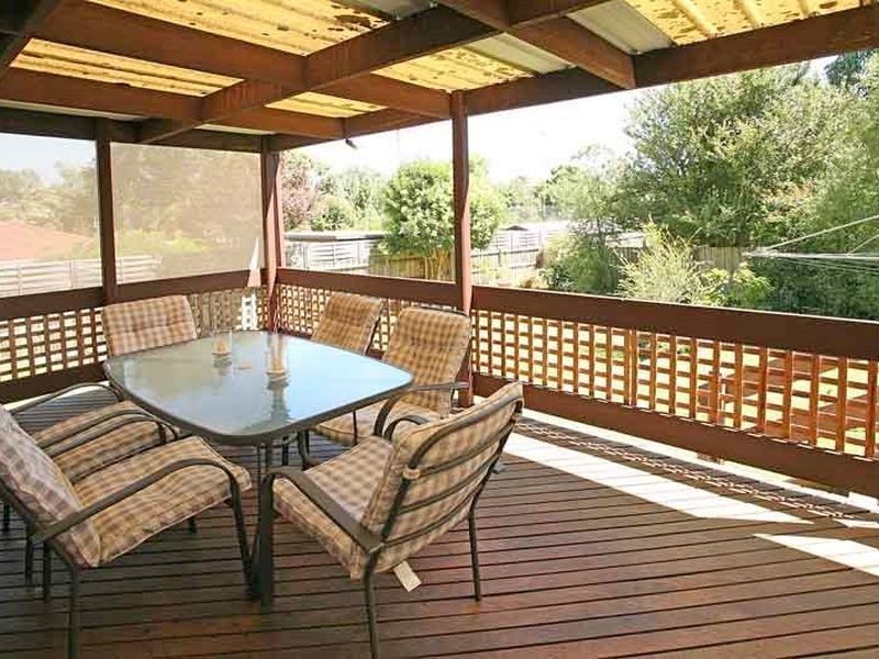 1 Wyuna Walk, Mooroolbark VIC 3138