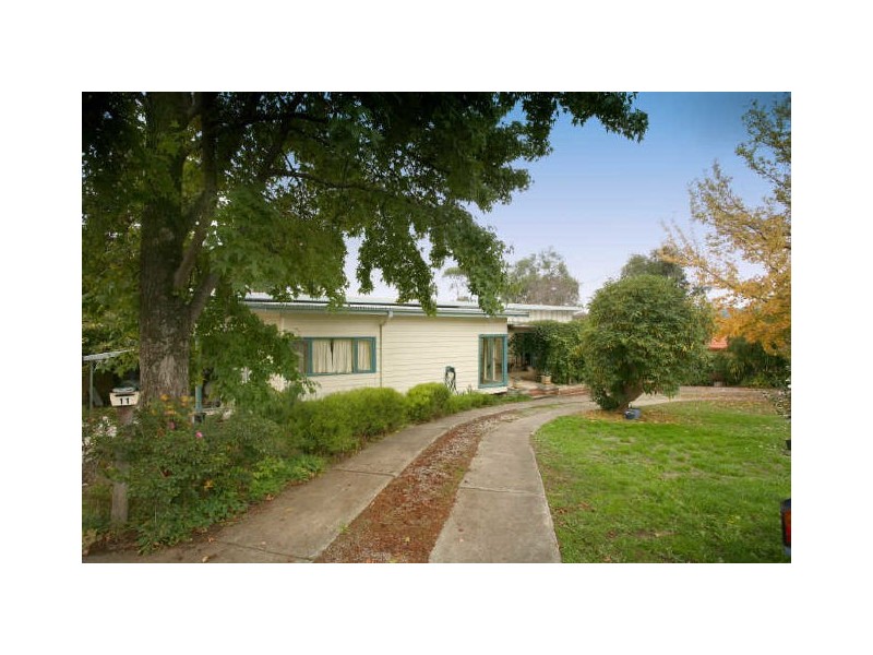 11 Alford Avenue, Mooroolbark VIC 3138
