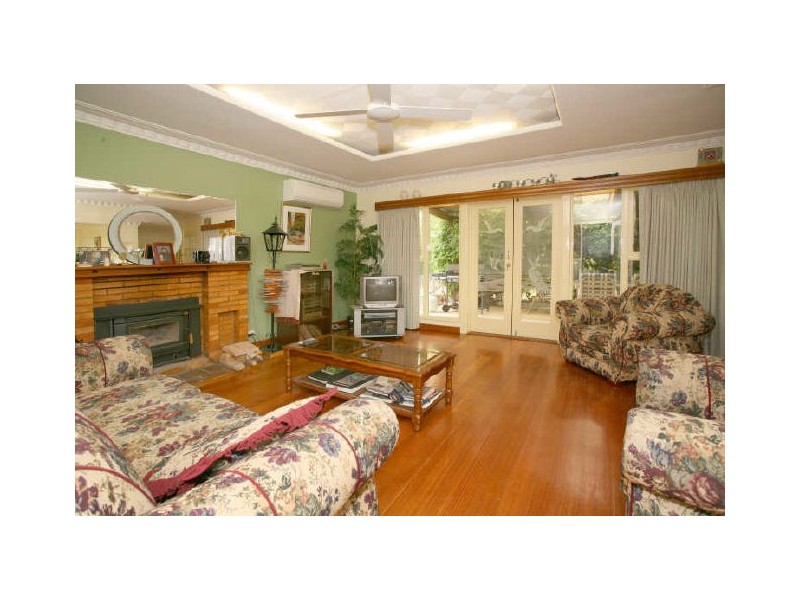 11 Alford Avenue, Mooroolbark VIC 3138