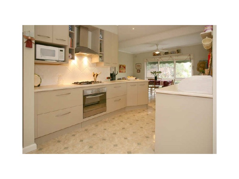 22 Lincoln Road, Croydon VIC 3136