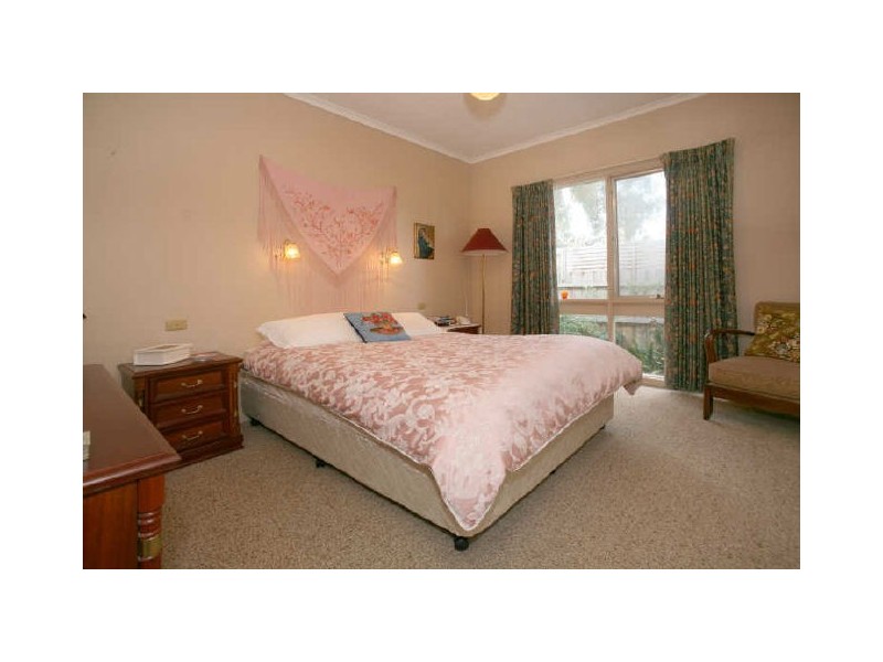 22 Lincoln Road, Croydon VIC 3136