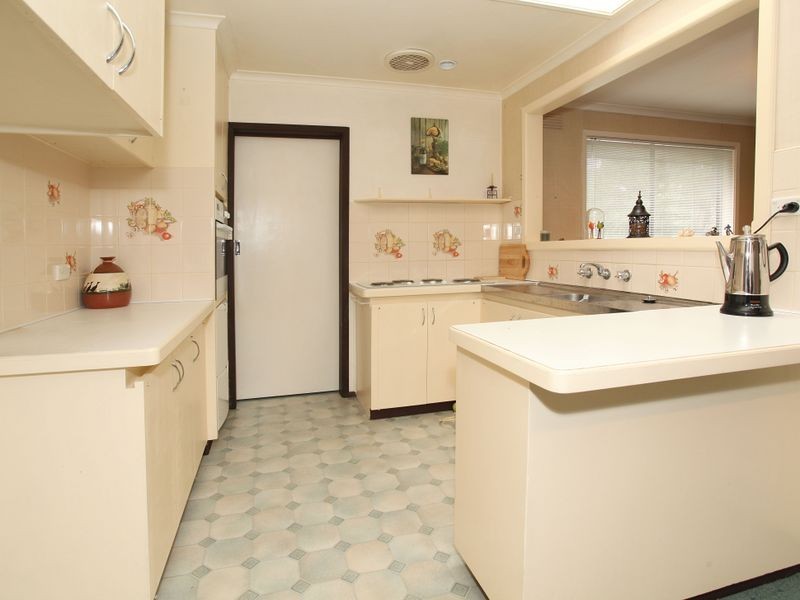 27 Williams Rd, Mooroolbark VIC 3138