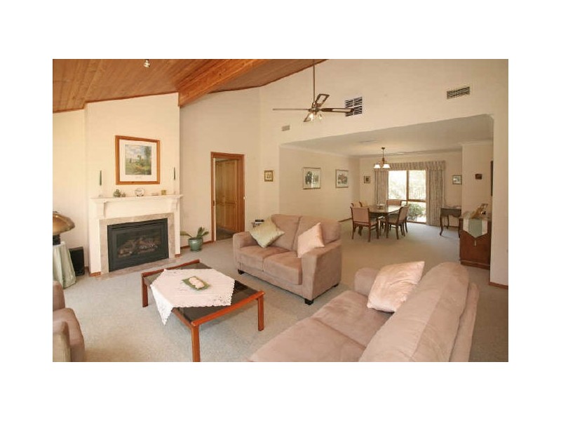 3 Fielden Close, Mooroolbark VIC 3138