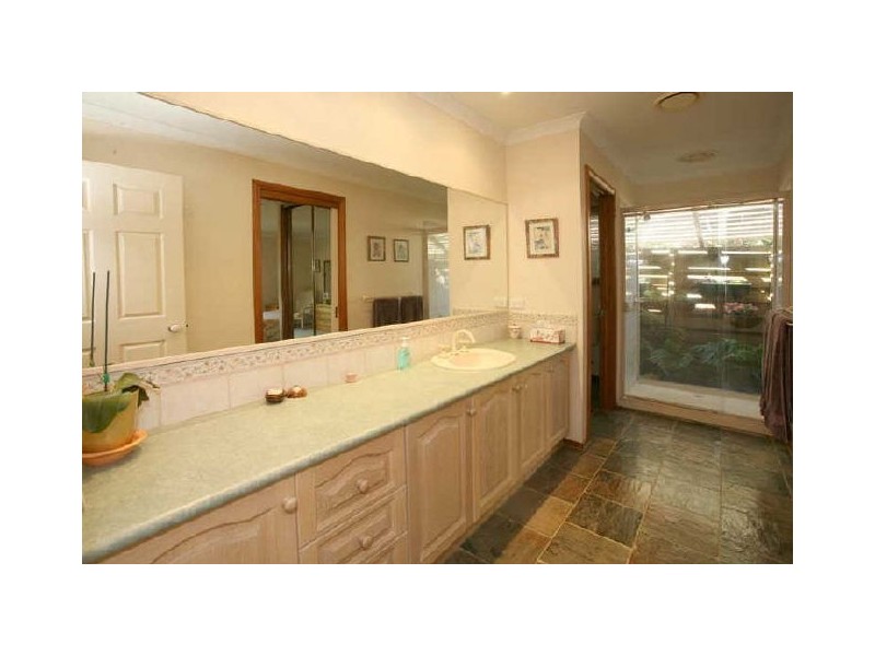 3 Fielden Close, Mooroolbark VIC 3138