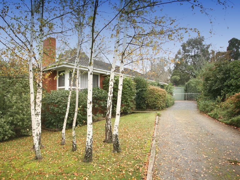 14 Macmillan  Street, Mooroolbark VIC 3138