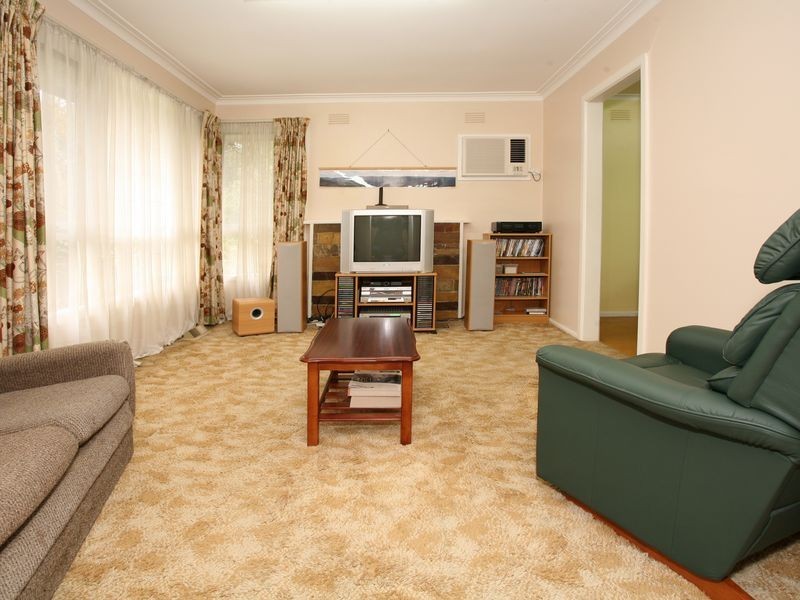 14 Macmillan  Street, Mooroolbark VIC 3138