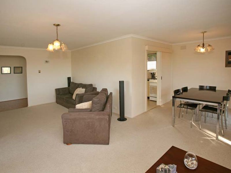 13 Eastwood Crescent, Mooroolbark VIC 3138