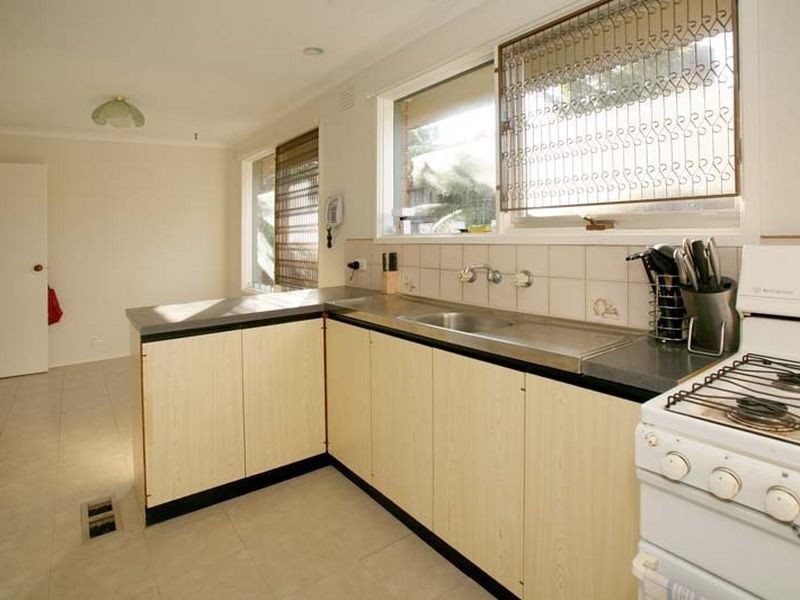 13 Eastwood Crescent, Mooroolbark VIC 3138