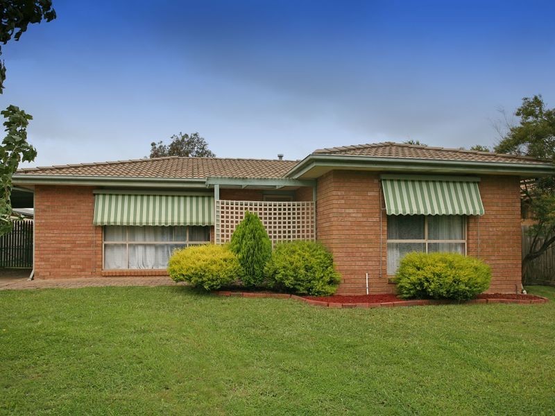 11 Wildwood Walk, Croydon VIC 3136