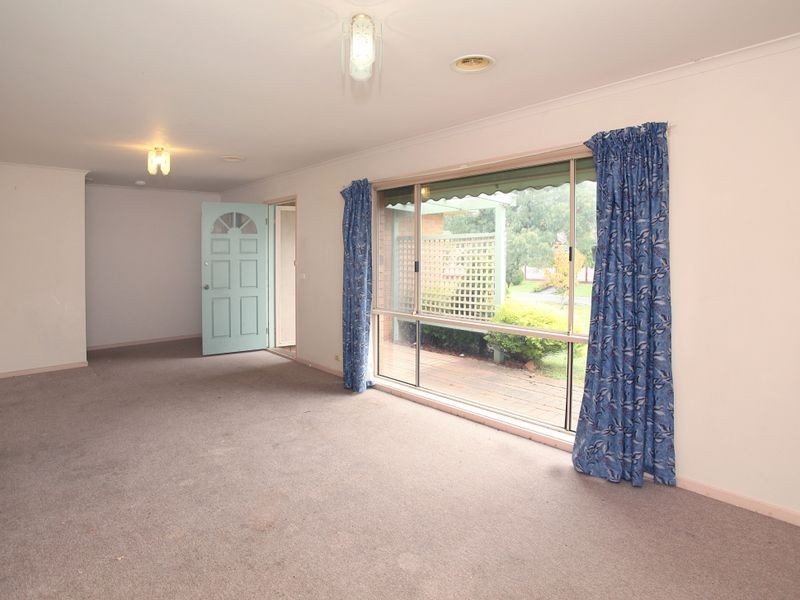 11 Wildwood Walk, Croydon VIC 3136