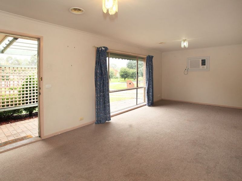 11 Wildwood Walk, Croydon VIC 3136