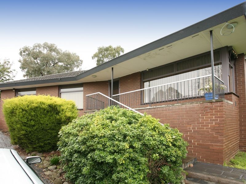 8 Uralla Court, Mooroolbark VIC 3138
