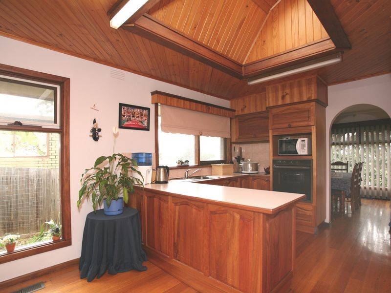 8 Uralla Court, Mooroolbark VIC 3138