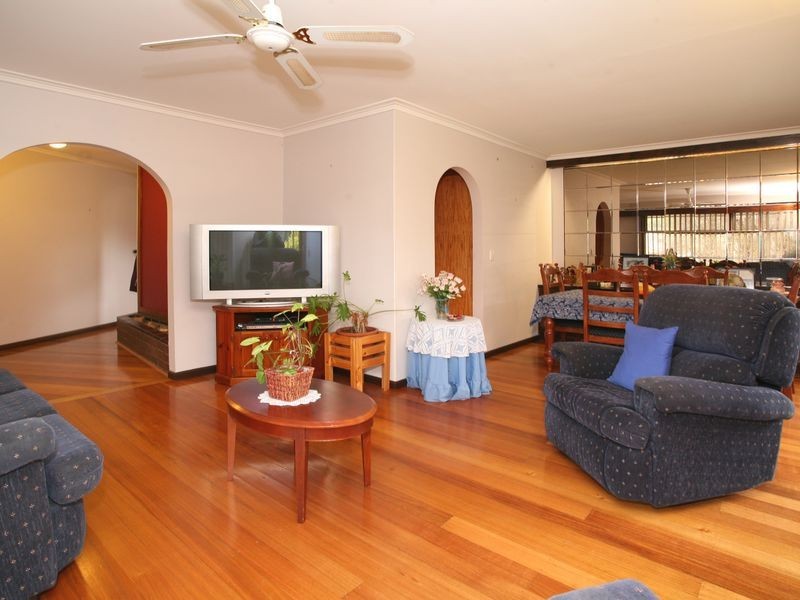 8 Uralla Court, Mooroolbark VIC 3138