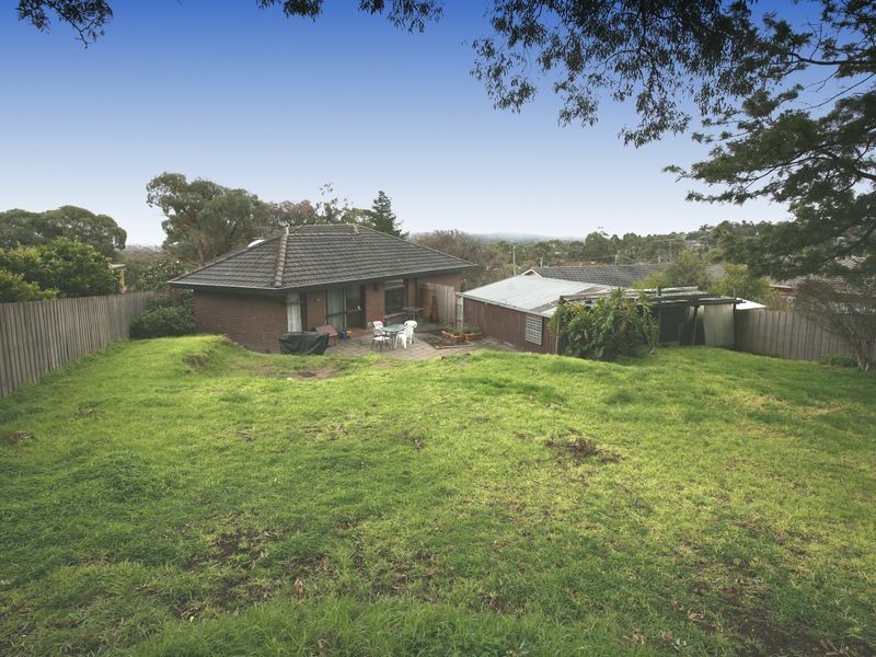 8 Uralla Court, Mooroolbark VIC 3138