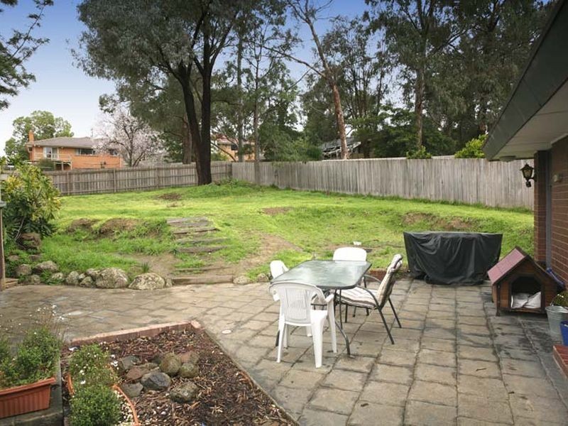 8 Uralla Court, Mooroolbark VIC 3138