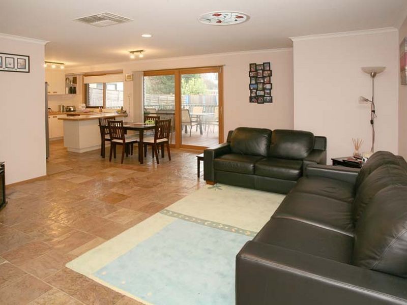 9 Woody Link, Croydon South VIC 3136