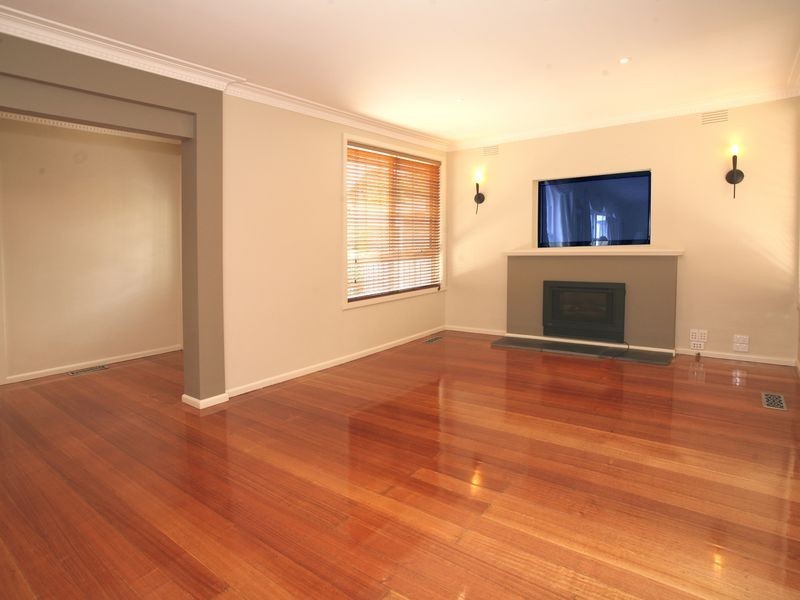 1/2 Deborah Street, Kilsyth VIC 3137