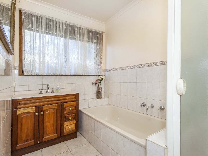 61 Zina Grove, Mooroolbark VIC 3138