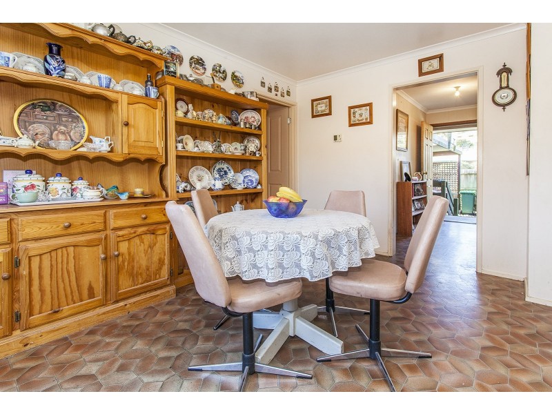 61 Zina Grove, Mooroolbark VIC 3138