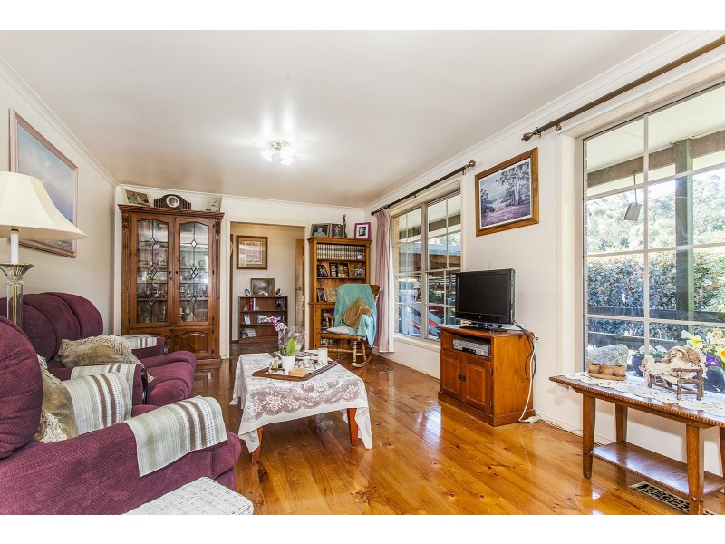 61 Zina Grove, Mooroolbark VIC 3138