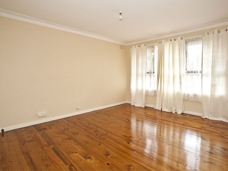 2/8 Churchill Road, Croydon VIC 3136