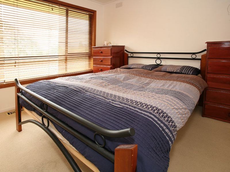 22 Esther Crescent, Mooroolbark VIC 3138