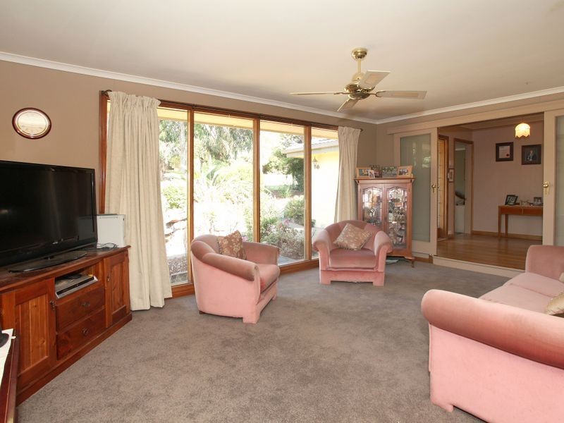 17 Alford Avenue, Mooroolbark VIC 3138