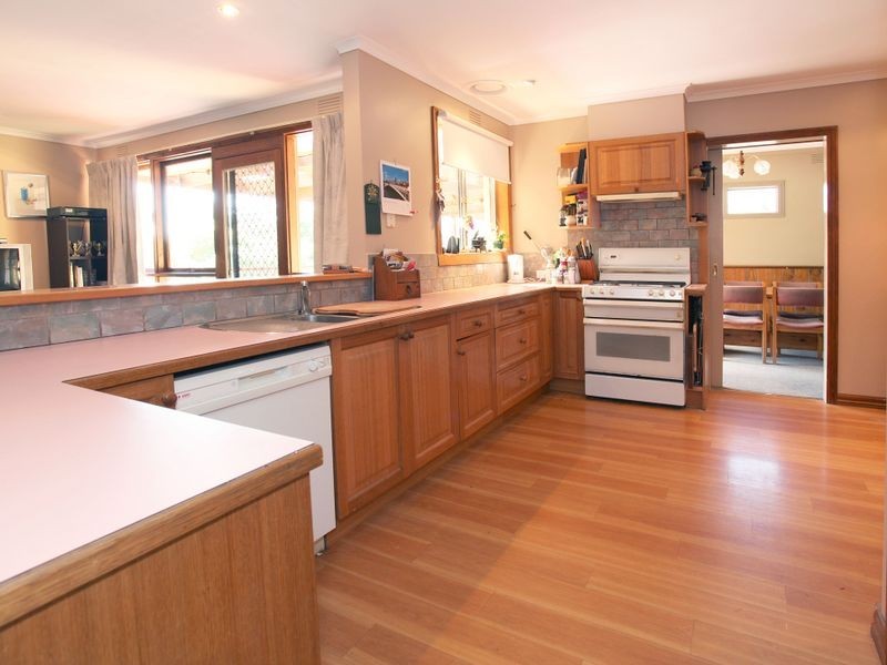 17 Alford Avenue, Mooroolbark VIC 3138