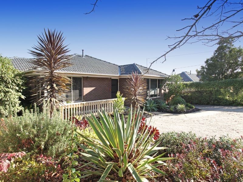 16 Russell Avenue, Mooroolbark VIC 3138