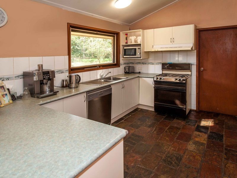 15 Pine Road, Mooroolbark VIC 3138