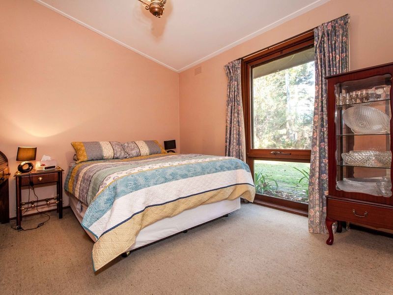 15 Pine Road, Mooroolbark VIC 3138