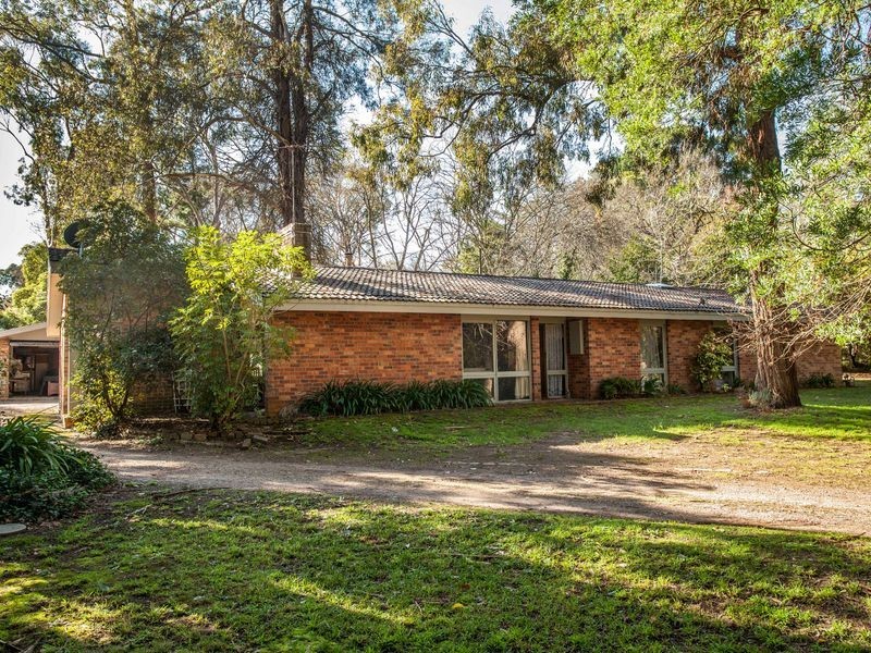 15 Pine Road, Mooroolbark VIC 3138