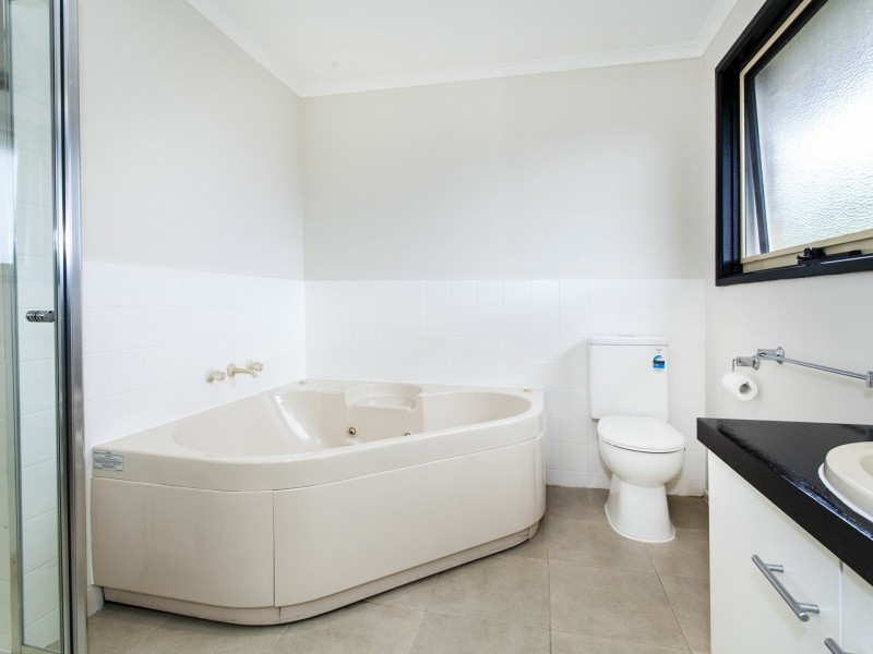 40 Kirkford Drive, Mooroolbark VIC 3138
