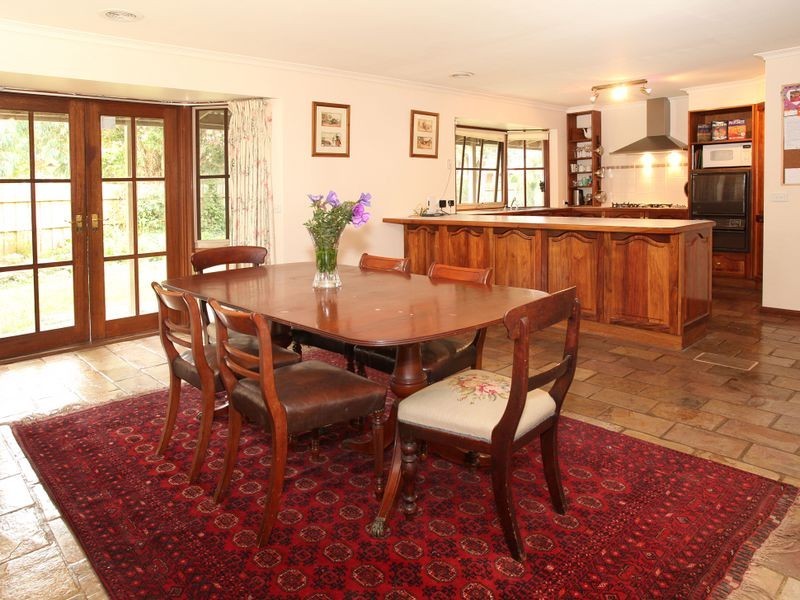 2 Blossom Walk, Croydon South VIC 3136