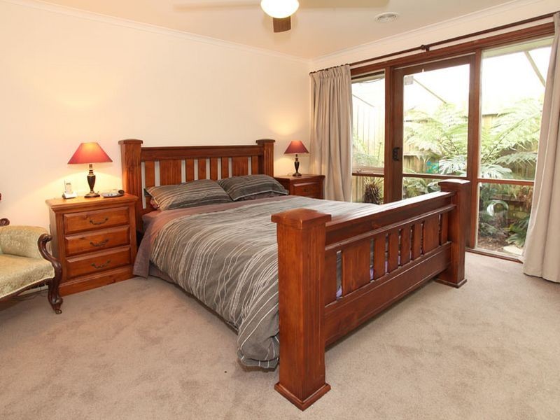 2 Blossom Walk, Croydon South VIC 3136