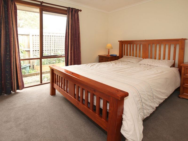 2 Blossom Walk, Croydon South VIC 3136