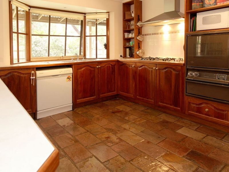 2 Blossom Walk, Croydon South VIC 3136