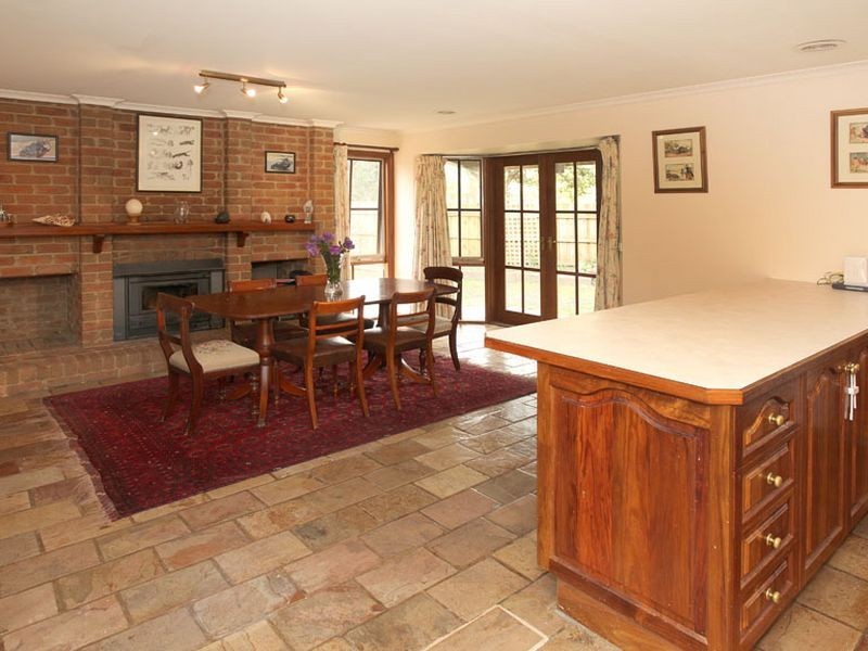 2 Blossom Walk, Croydon South VIC 3136