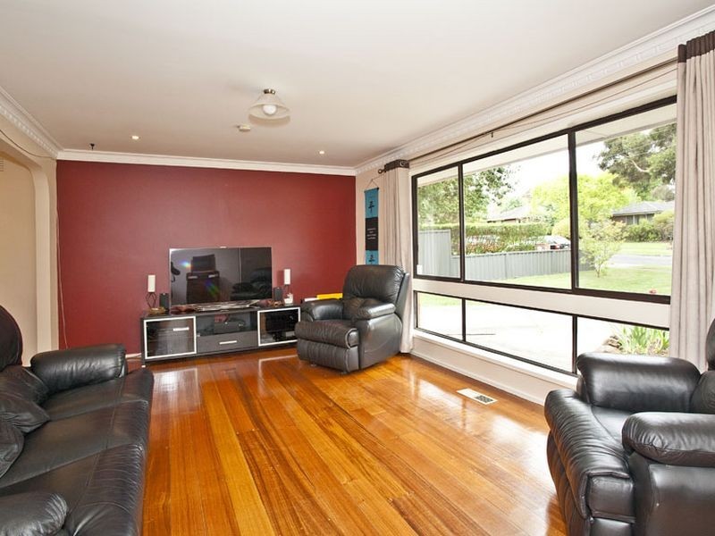 9 Dennis Street, Croydon VIC 3136