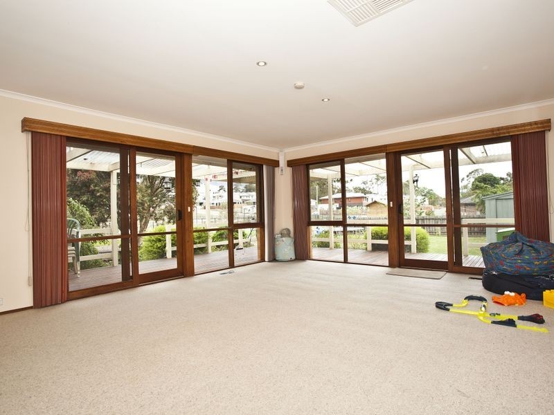 9 Dennis Street, Croydon VIC 3136