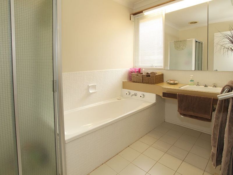 21 Rolloway Rise, Chirnside Park VIC 3116