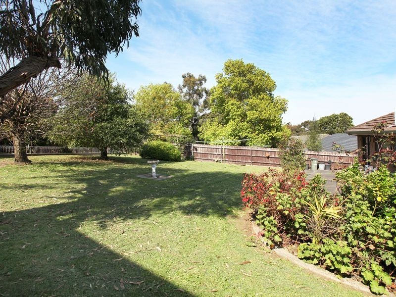 8 Edward Road, Chirnside Park VIC 3116