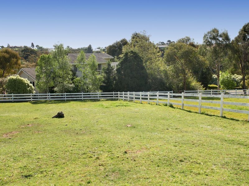 9 Honeysuckle Way, Chirnside Park VIC 3116