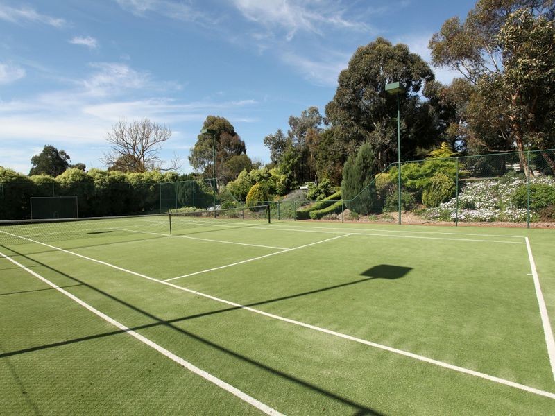 9 Honeysuckle Way, Chirnside Park VIC 3116